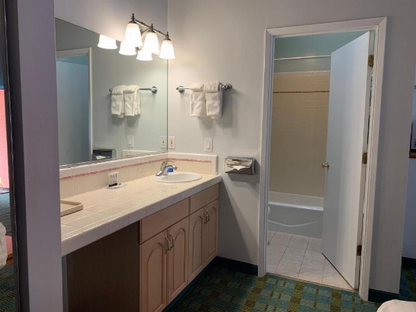 Butterfly Grove Inn image 11