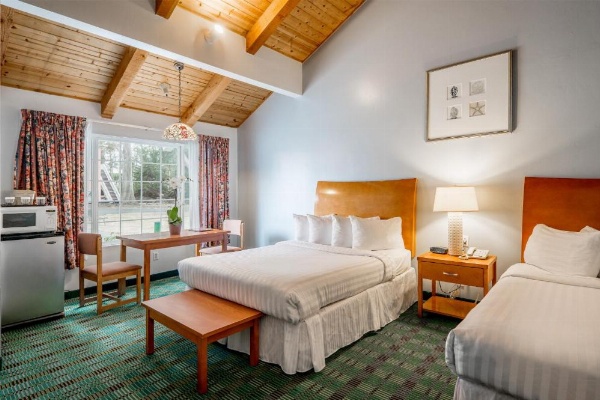 Butterfly Grove Inn image 12