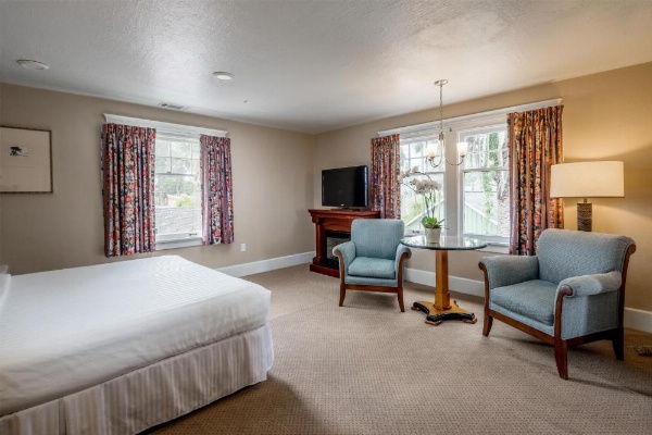 Butterfly Grove Inn image 16