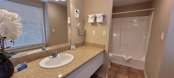 Butterfly Grove Inn image 37