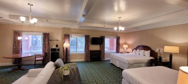 Butterfly Grove Inn image 40