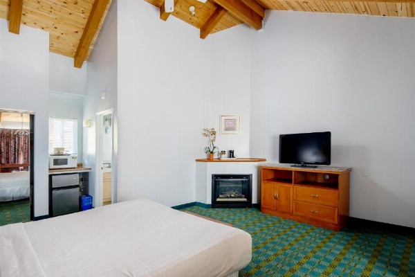 Butterfly Grove Inn image 9